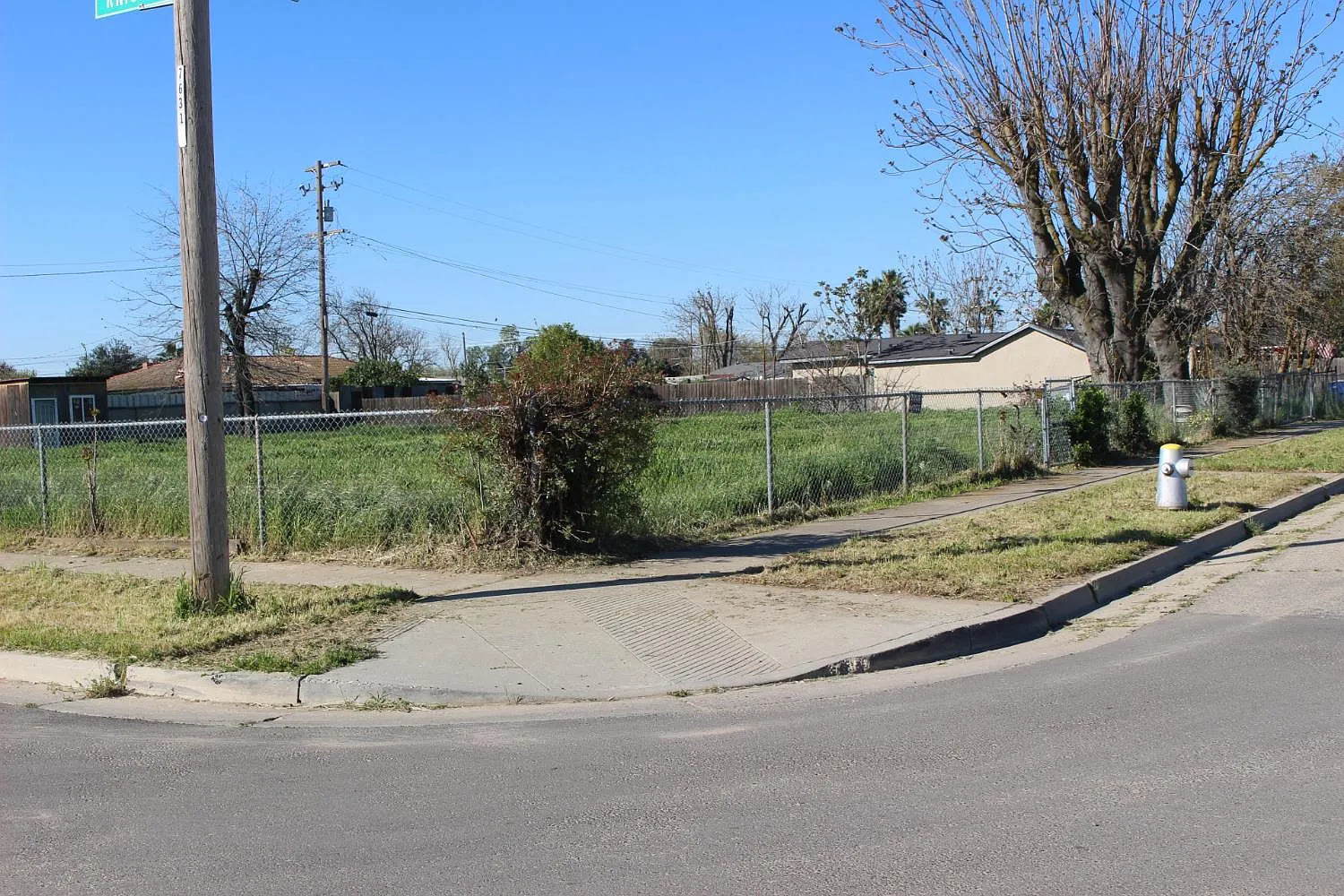 412 E Grove Ave photo 1