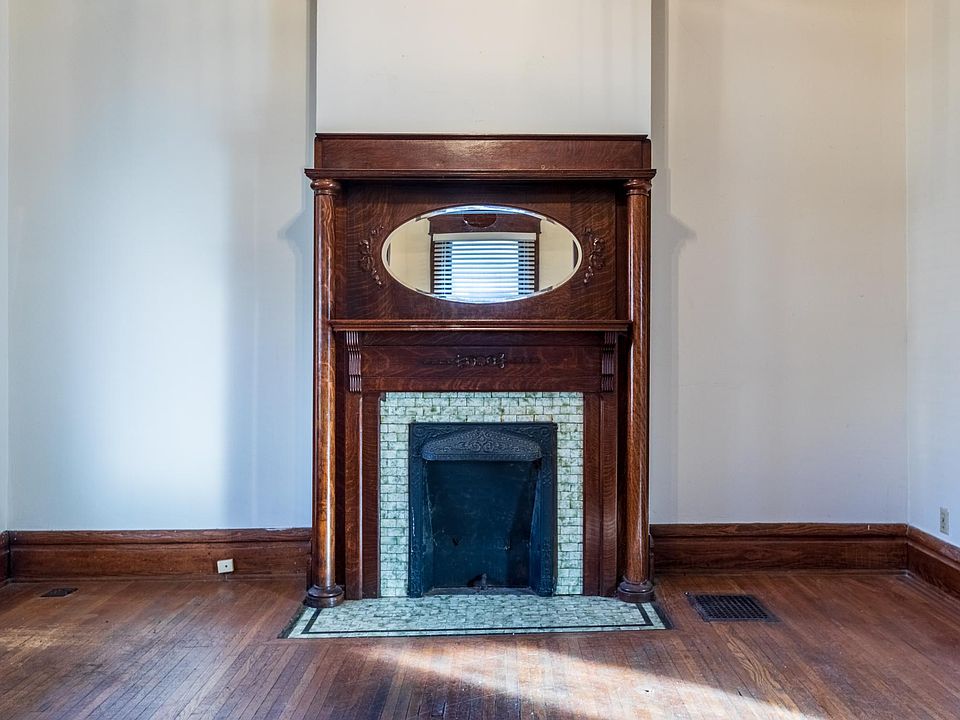 Non-working fireplace in the front living room.