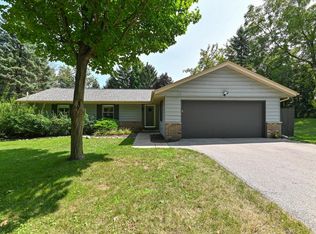 446 N Lapham Peak Rd, Delafield, WI 53018