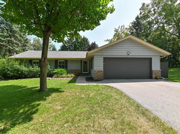 446 North Lapham Peak ROAD, Delafield, WI 53018