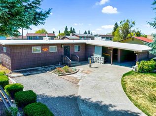 318 E Cozza Dr, Spokane, WA 99208