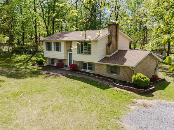 119 Canal Rd, Falling Waters, WV 25419