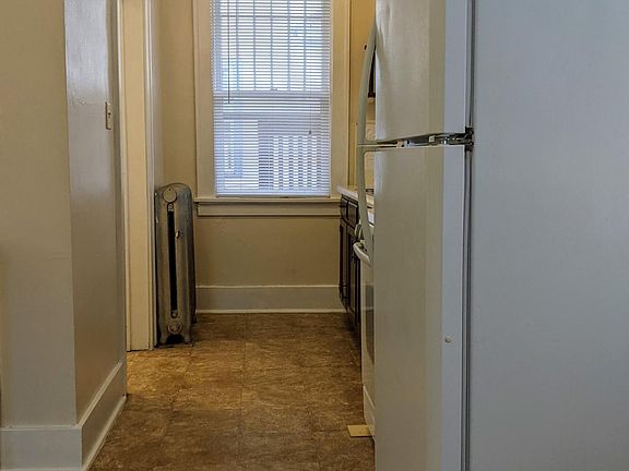 4th image of 1215 Douglas St APT 3