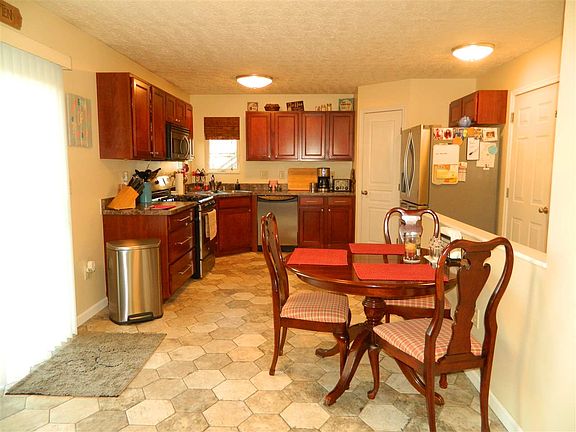 5th image of 10374 Sharpsburg Dr
