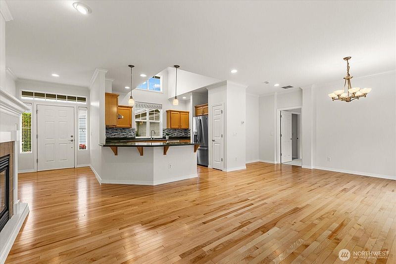 4th image of 12724 Sunbreak Way NE