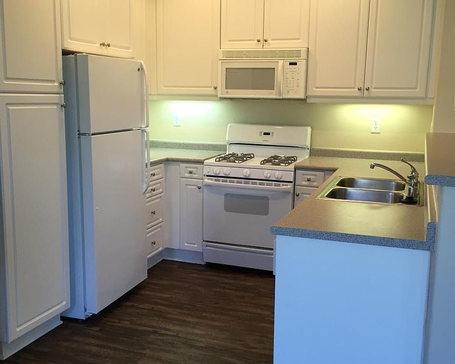 gourmet kitchen