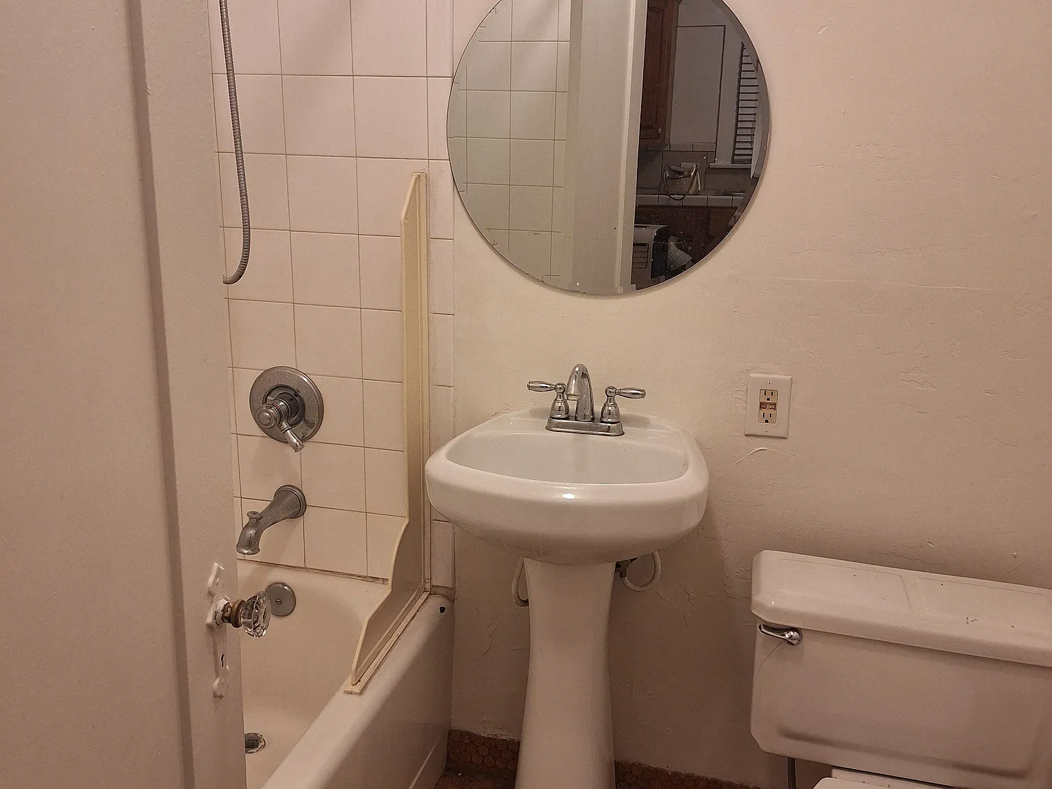 2 bed, 816 sqft, $2,700 — Photo 4