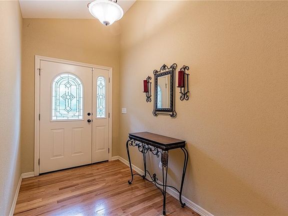 4th image of 19 Stirling Cir