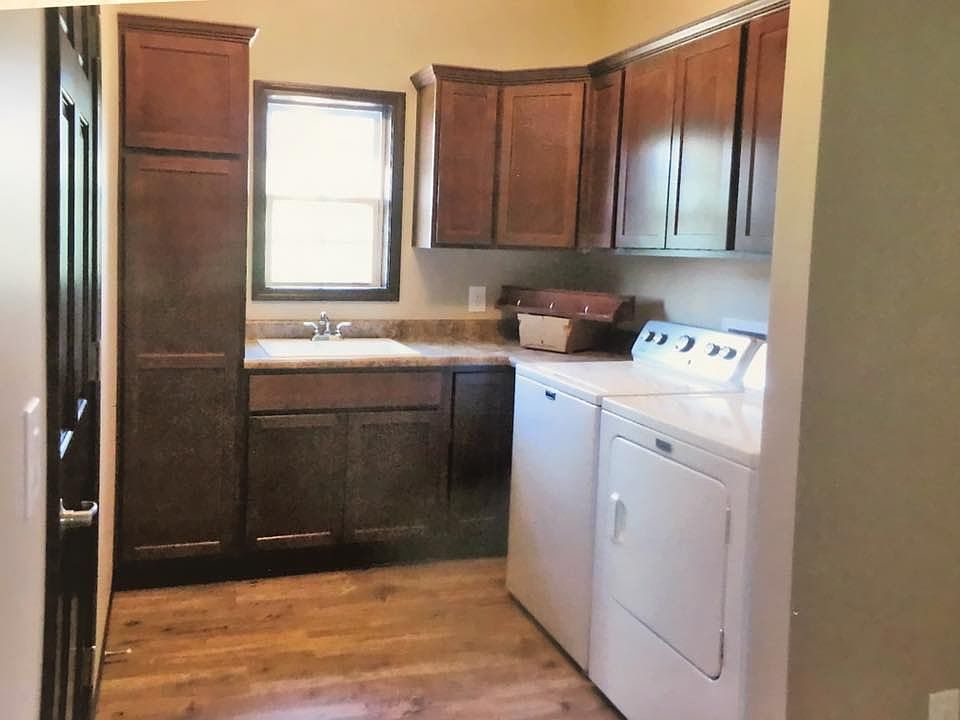 1st image of 1023 172nd Ave