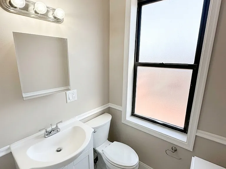 814 Avenue C #403 — Photo 8