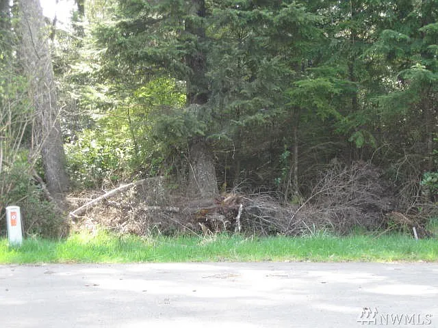 551 Compass Ct NE photo 1