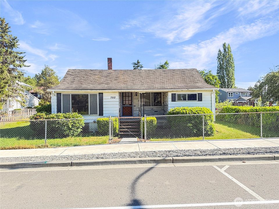 1st image of 702 Martin Street