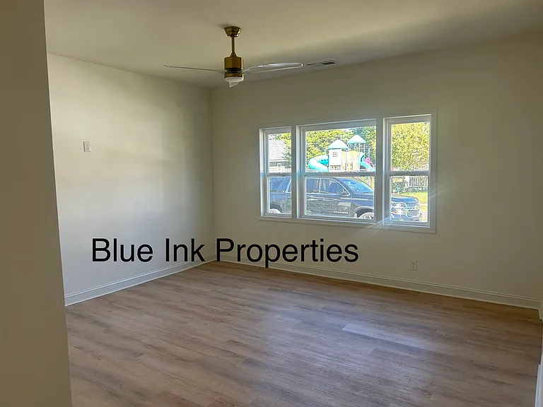 326 E 3rd St — Photo 4