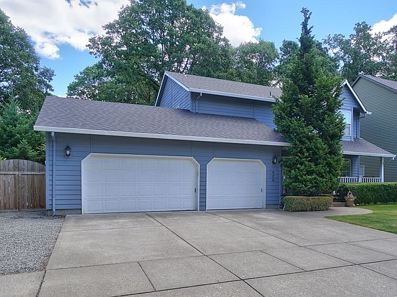 2nd image of 826 SE 63rd Dr