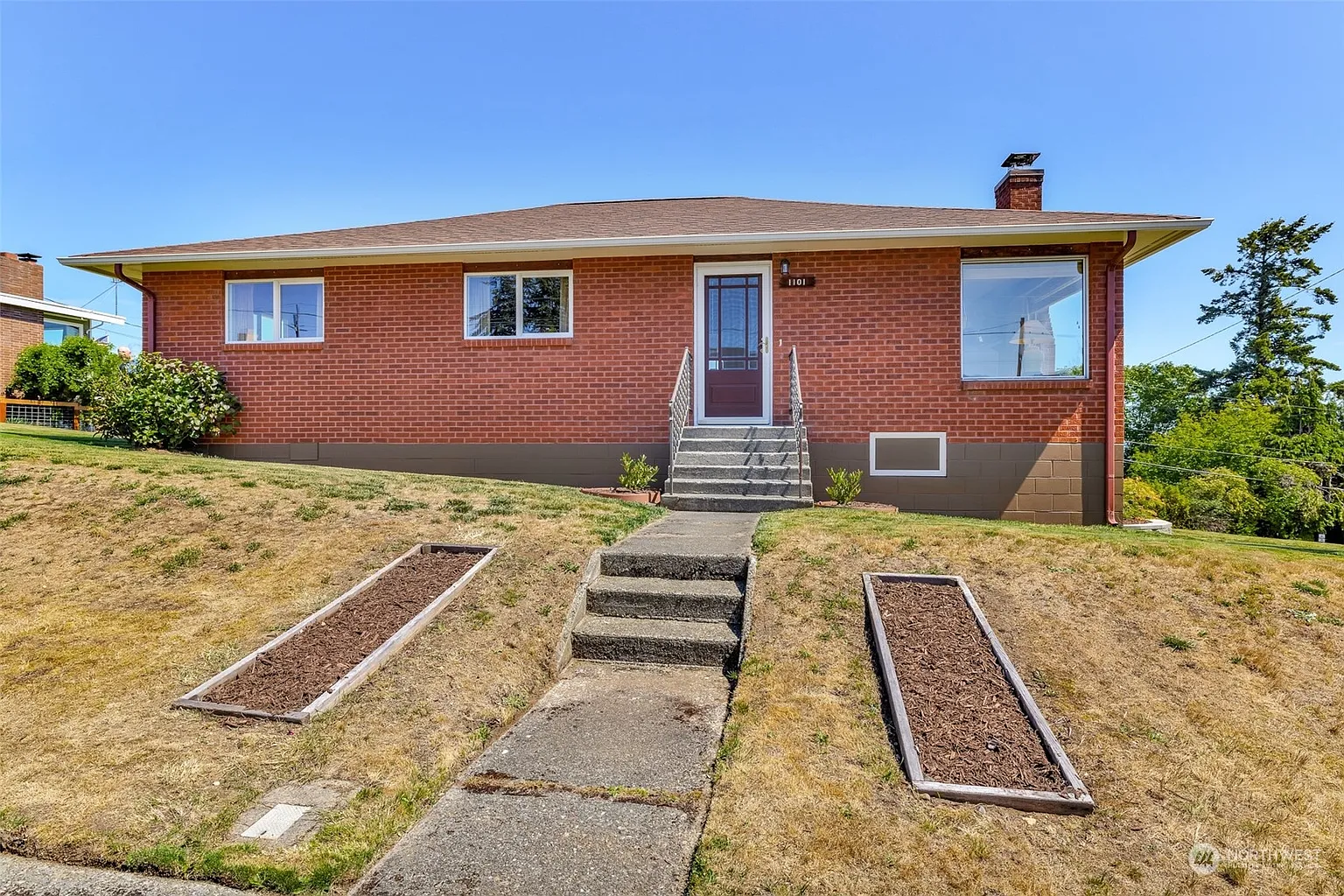 1101 W 5th Street photo 1