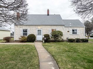 55 Park Ave, Carle Place, NY 11514