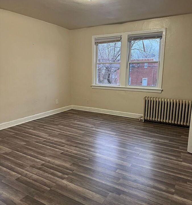 1st image of 424 Newcomb St SE APT 4