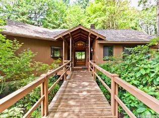 10415 S Terwilliger Pl, Portland, OR 97219