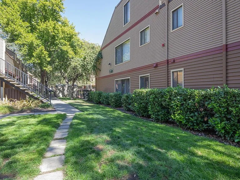 Woodchase Apartment Homes — Photo 21