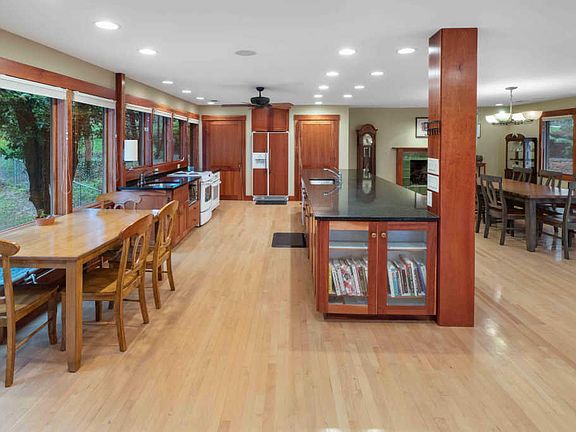 4th image of 8410 Corteland Dr