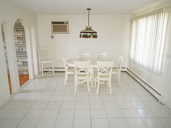 3rd image of 92 Newman St
