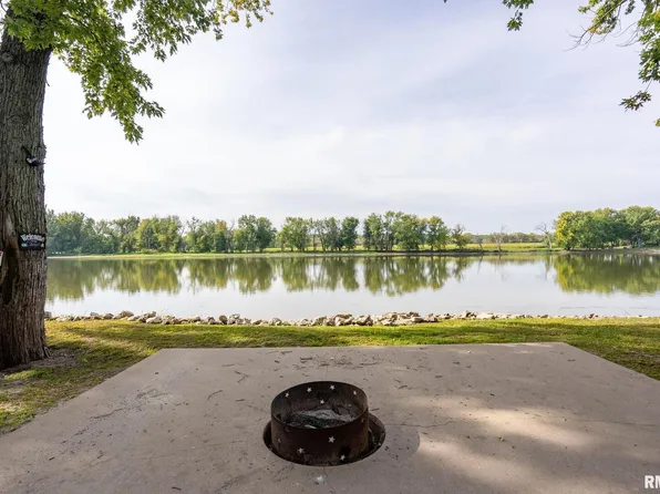 21616 Barstow Rd, East Moline, IL 61244