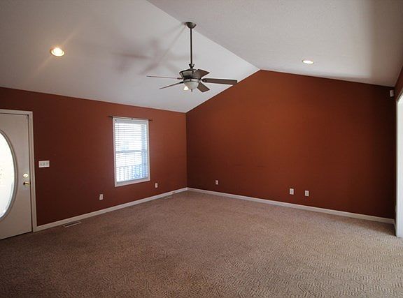 4th image of 672 Bartlett Ave