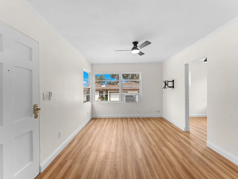 2648 Juan St — Photo 6