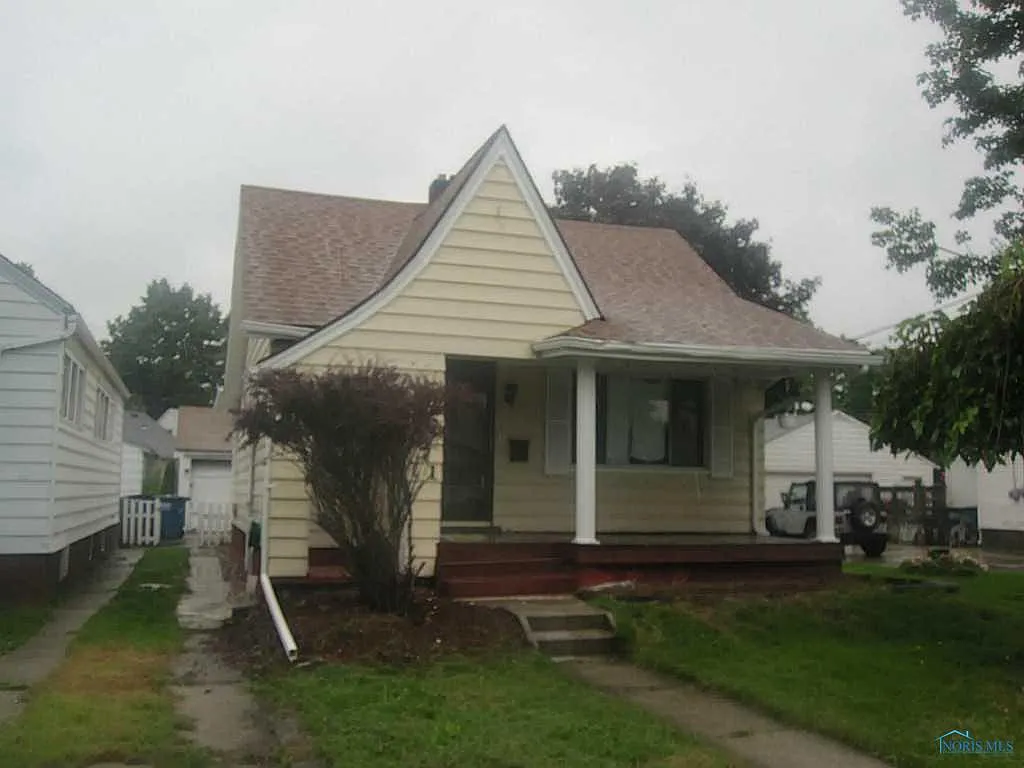 571 Dearborn Ave photo 1