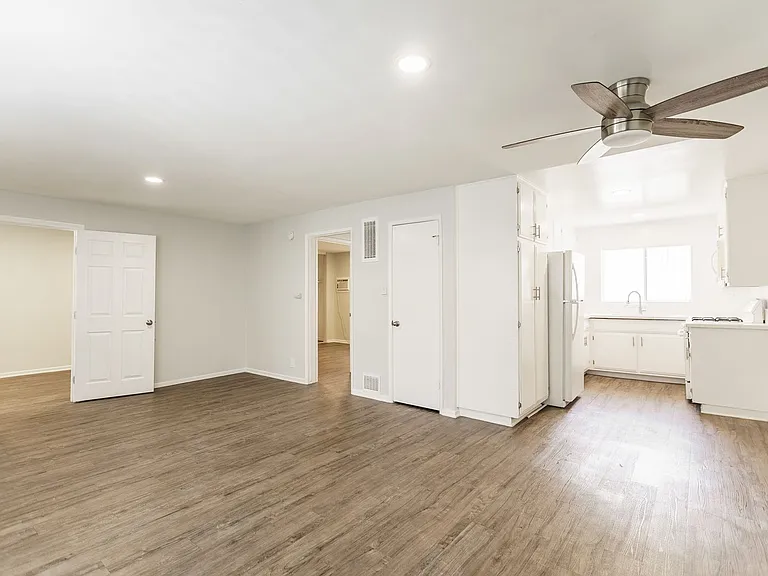 18407 Dearborn Street — Photo 47