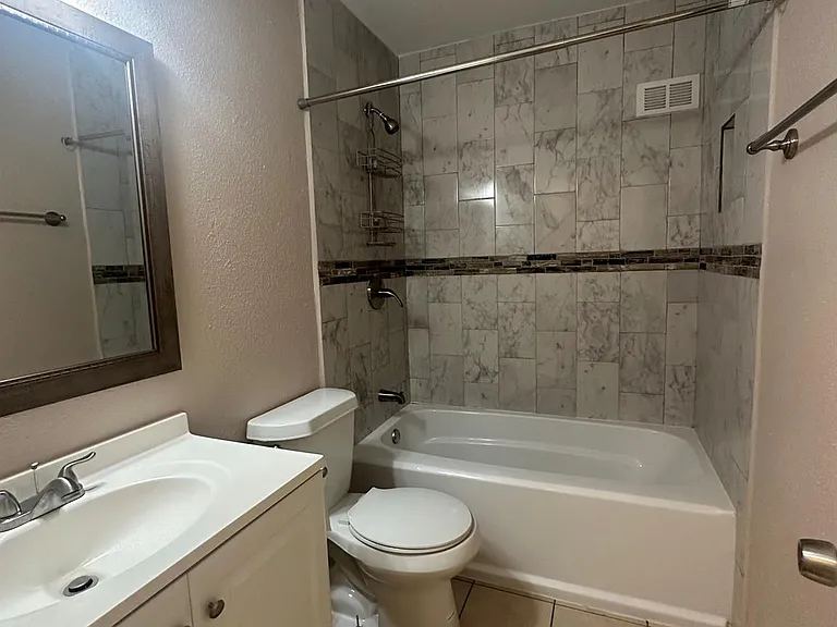 1222 Ravenscourt Dr — Photo 12