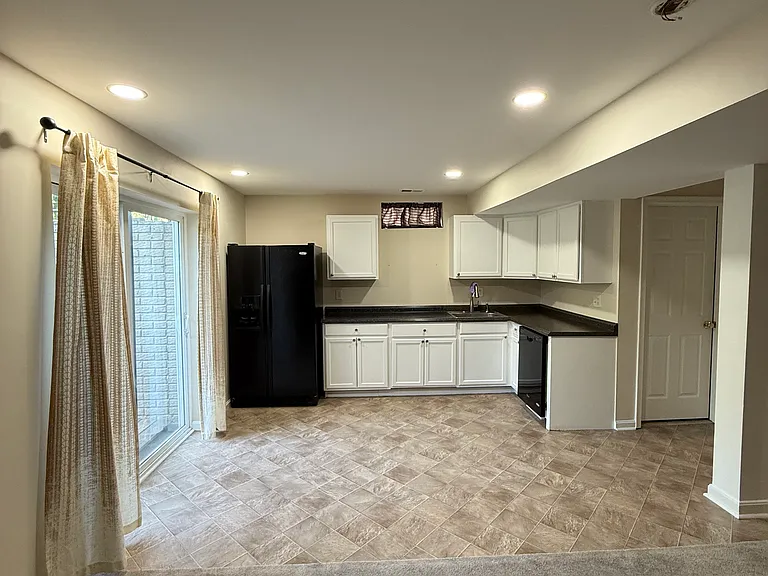 12184 Jennell Dr — Photo 2