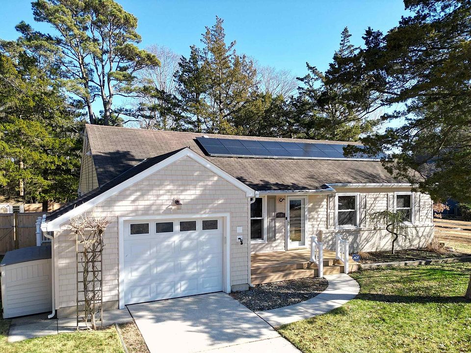 1st image of 10 E Curran Dr