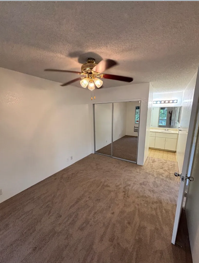 Conveniently Located 1BR Townhome in Desirable Crosspointe at Halawa — Photo 4