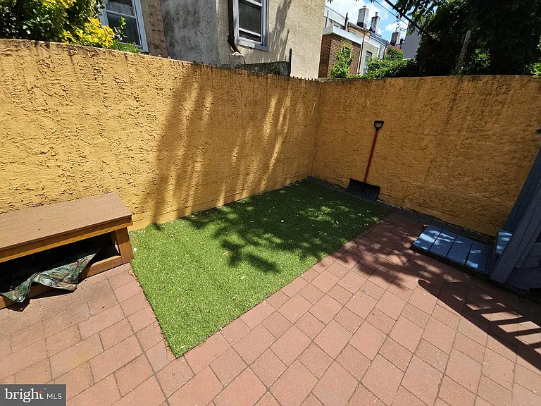 927 N 6th St #3 — Photo 25