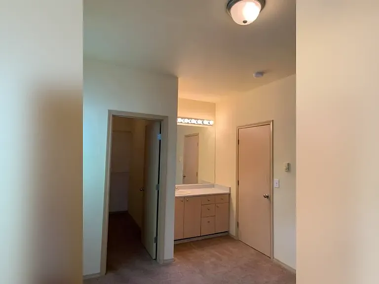Oasis Apartments — Photo 25