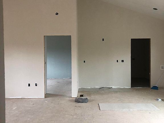 5th image of 67 Eastwood Dr