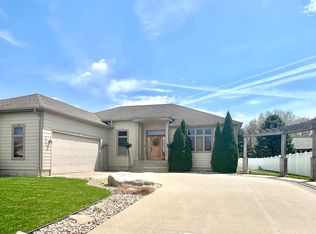 422 S Crawford Rd, Vermillion, SD 57069