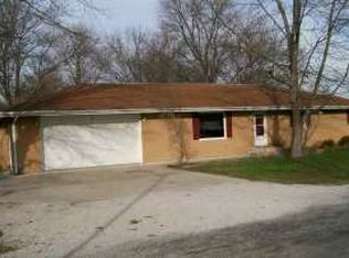 3 Wacker Dr, Altamont, IL 62411