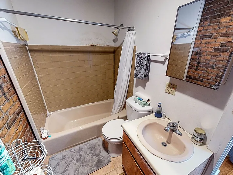 924 State St #5 — Photo 9