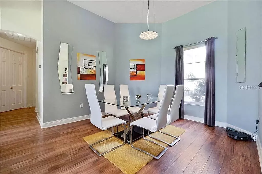 5 bed, 2775 sqft, $2,950 — Photo 2