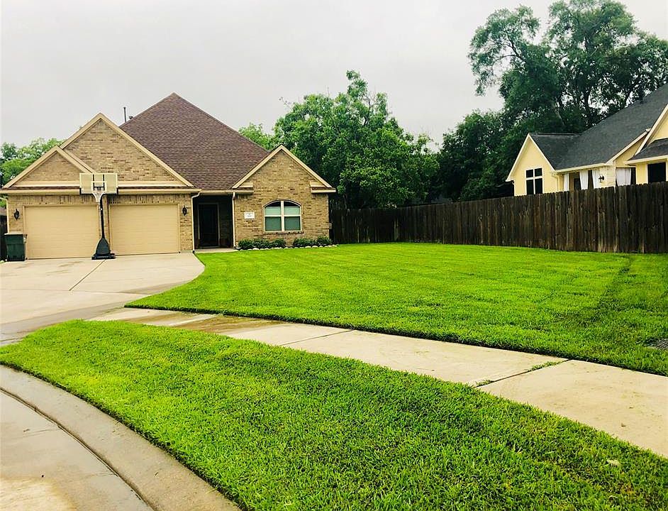 1st image of 201 Village Dr