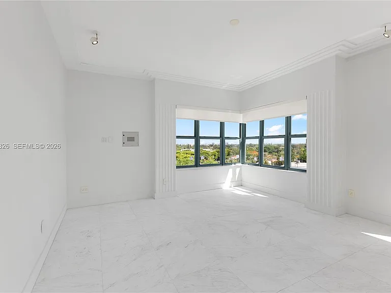 2421 Lake Pancoast Dr #7A — Photo 2