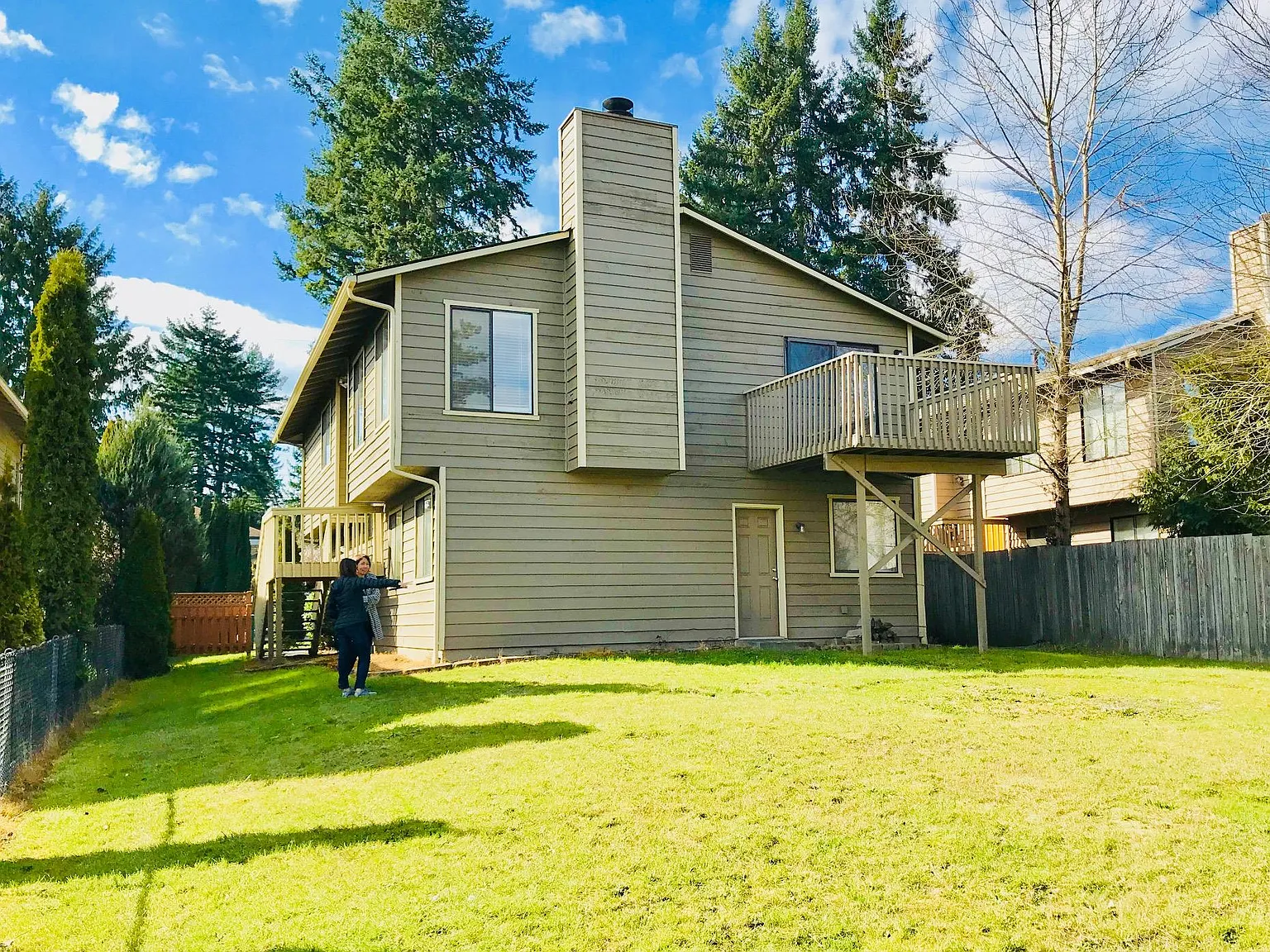 5 bed, 2400 sqft, $775 — Photo 2