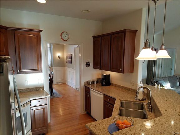 5th image of 6949 Clematis Cir