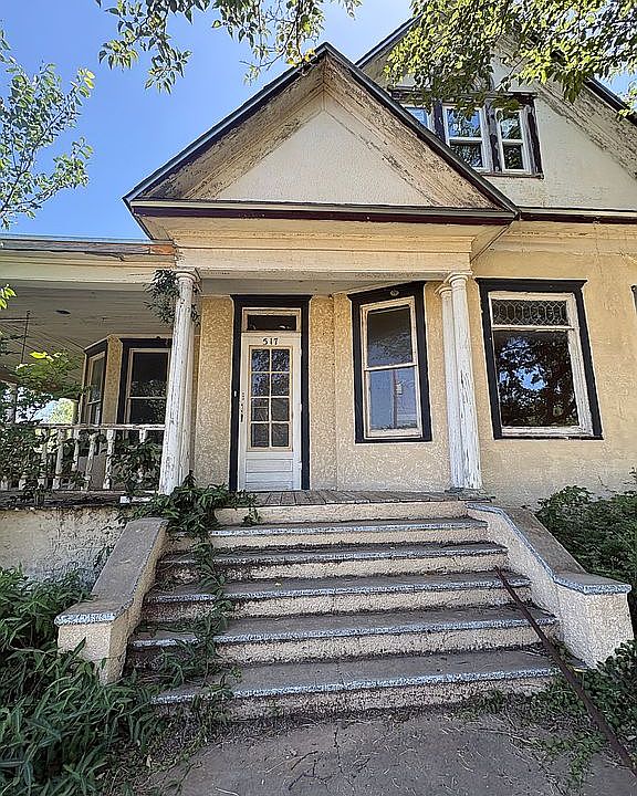 1st image of 517 W 5th St
