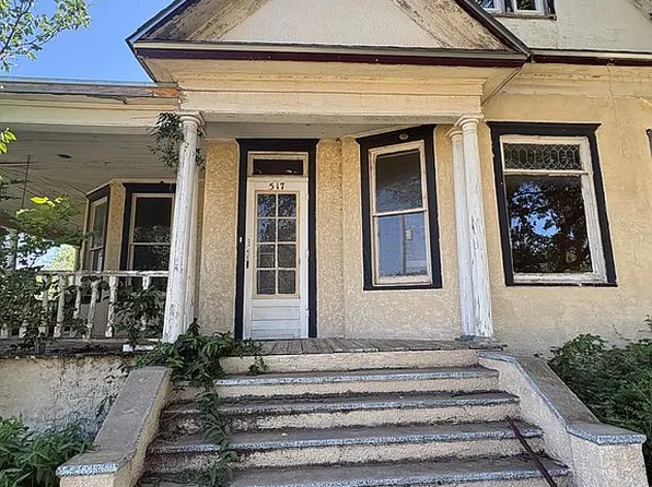 517 W 5th St, Clarendon, TX 79226