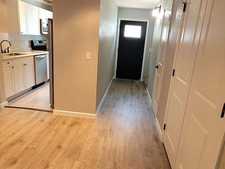 219 E 4th St #219 — Photo 3