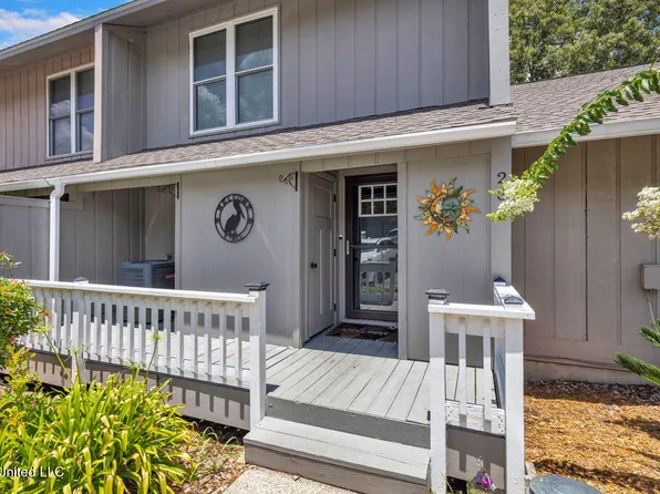 280 Highpoint Dr, Diamondhead, MS 39525