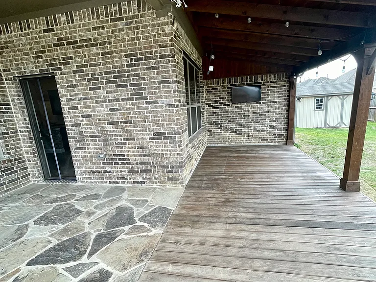 236 Arbury Dr — Photo 4